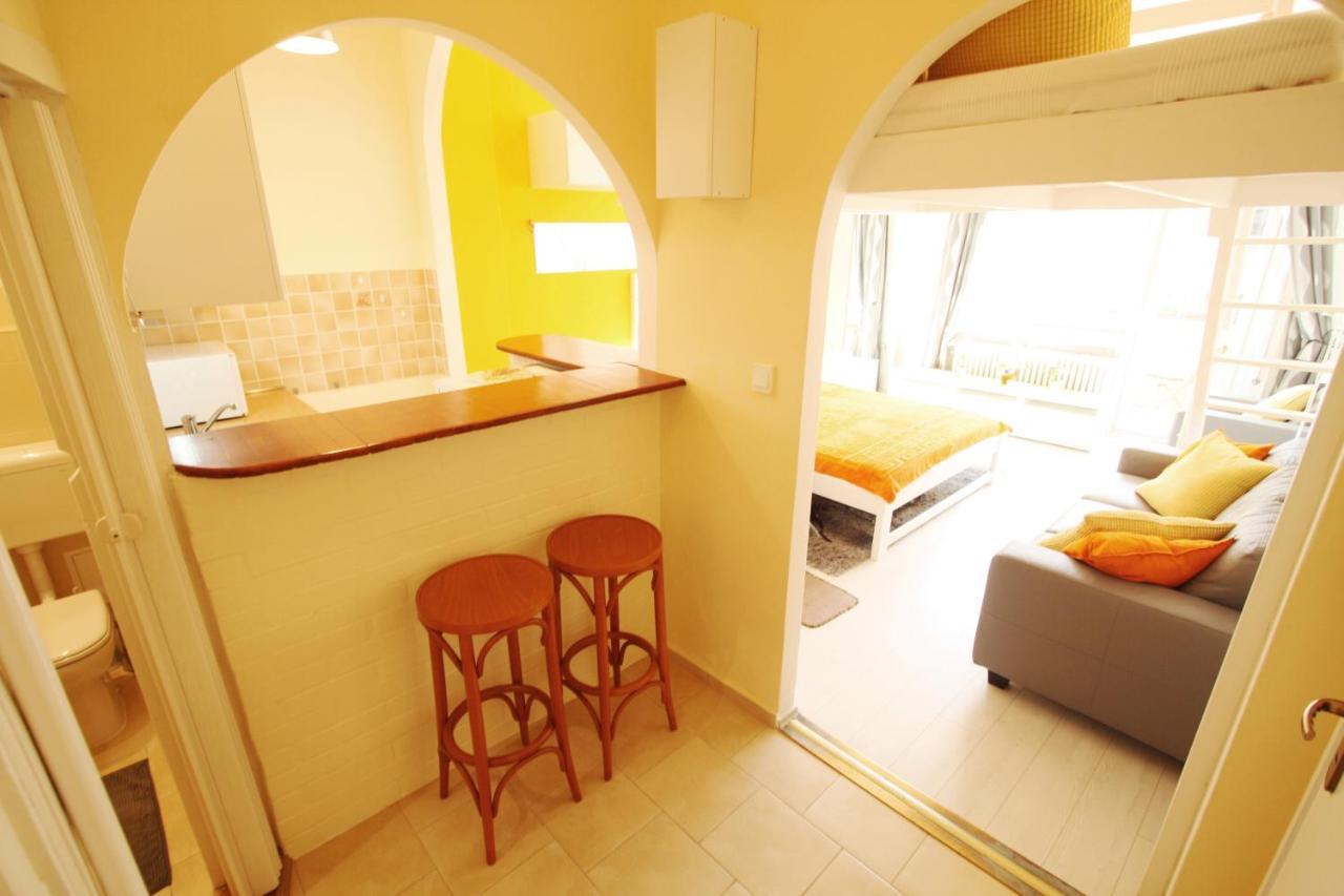 Sunny Studio With Balcony In Party District Budapest Eksteriør billede